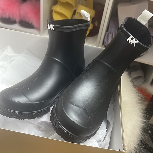 Micheal Kors ankle rain bootie - Picture 13 of 14